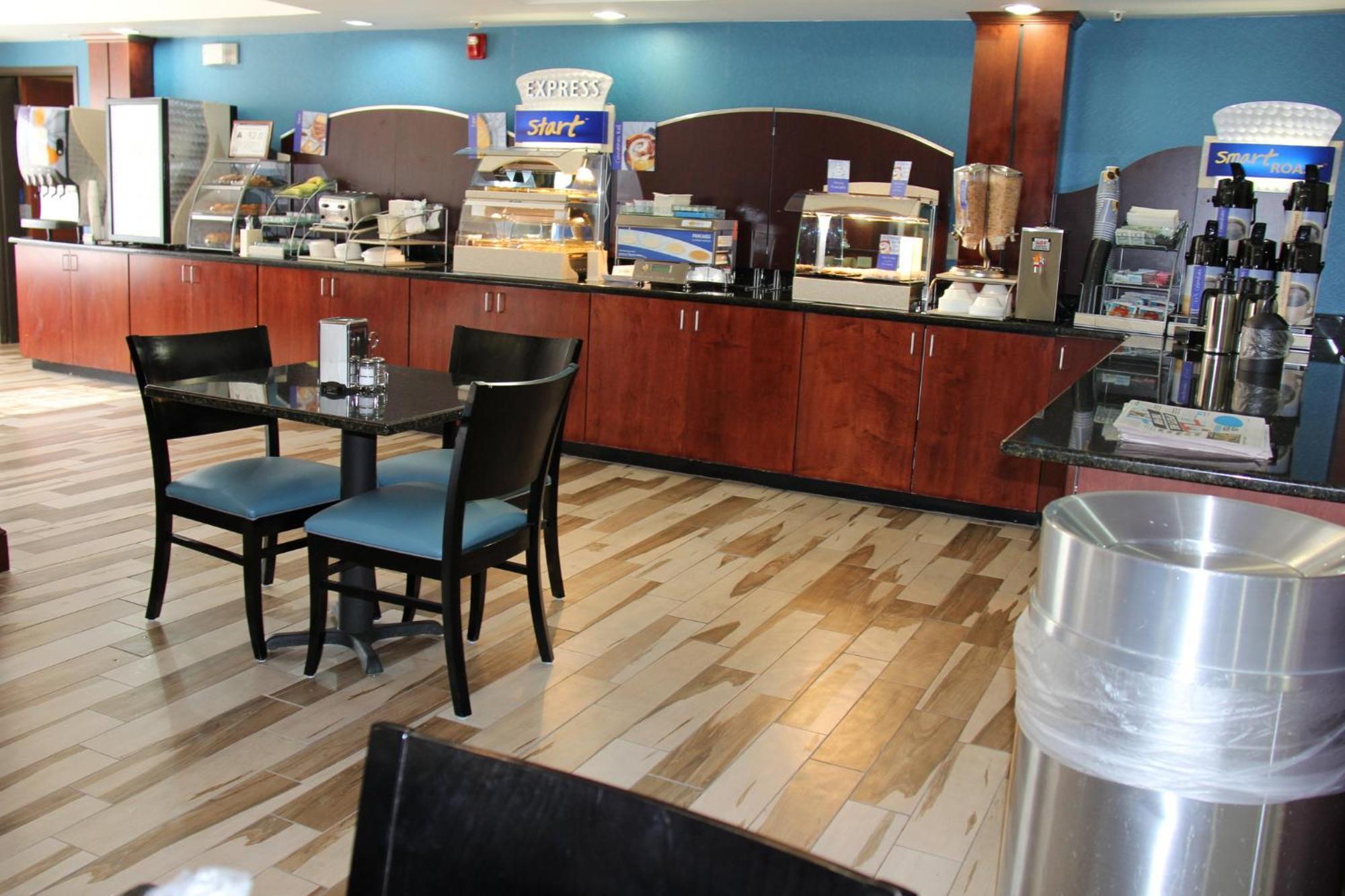 Holiday Inn Express & Suites Roanoke Rapids By Ihg מראה חיצוני תמונה