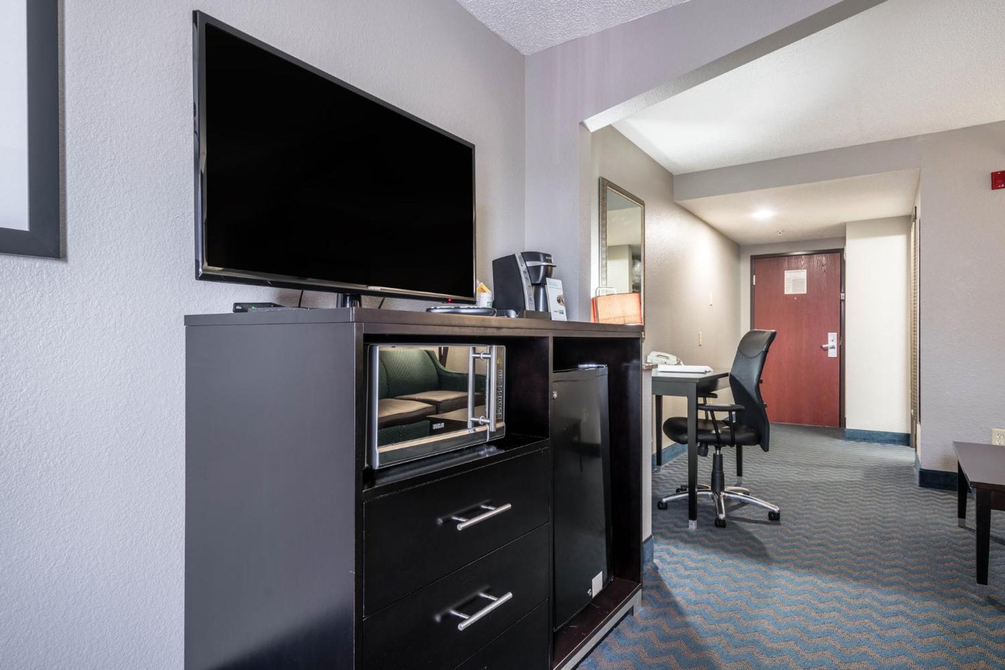 Holiday Inn Express & Suites Roanoke Rapids By Ihg מראה חיצוני תמונה