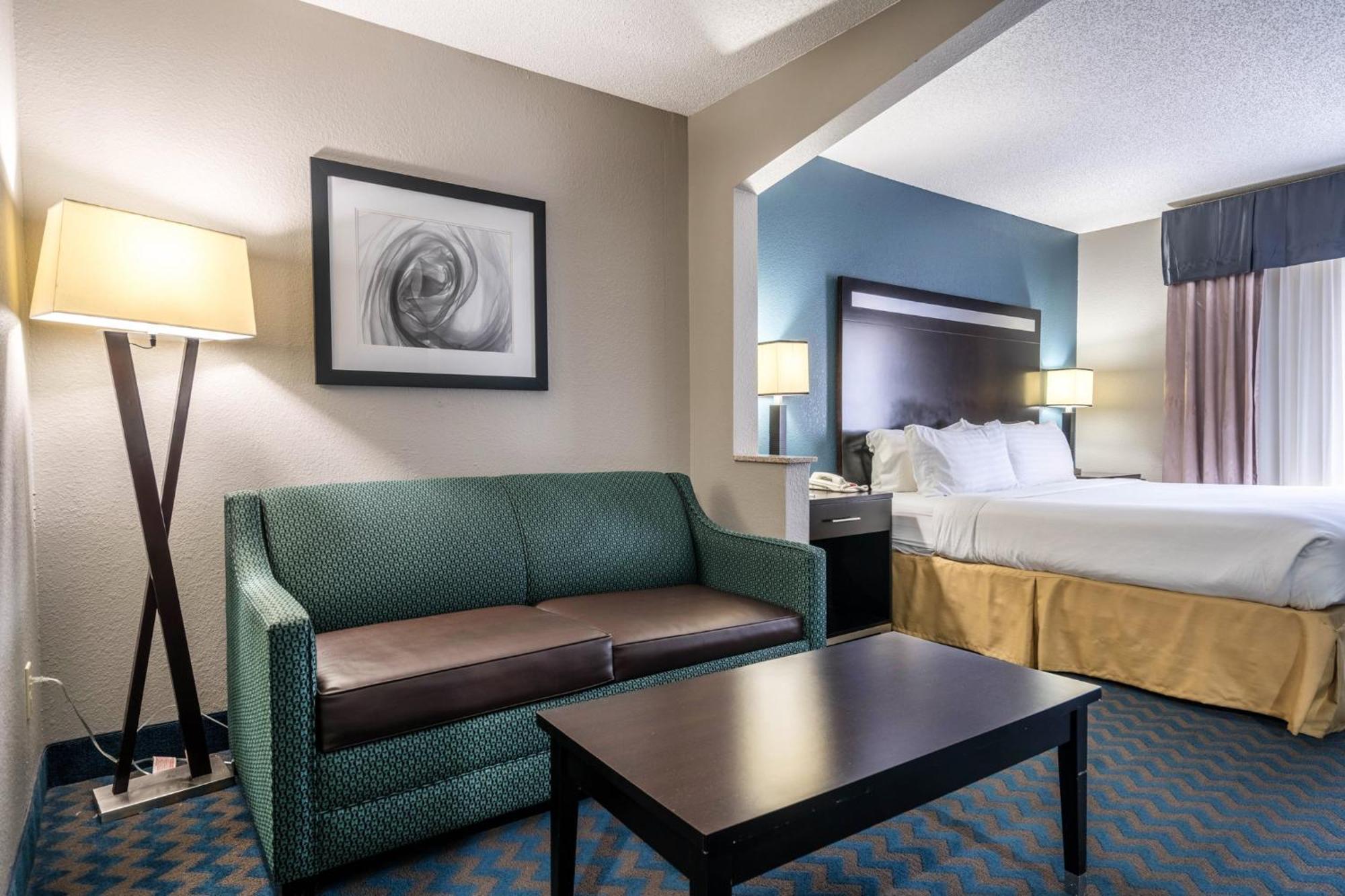 Holiday Inn Express & Suites Roanoke Rapids By Ihg מראה חיצוני תמונה