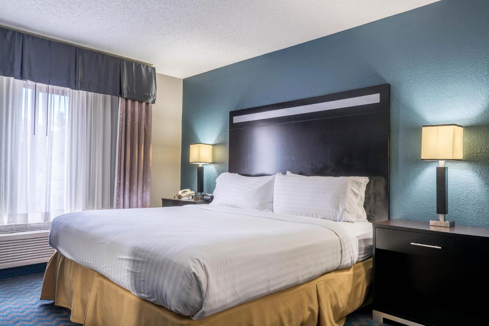 Holiday Inn Express & Suites Roanoke Rapids By Ihg מראה חיצוני תמונה