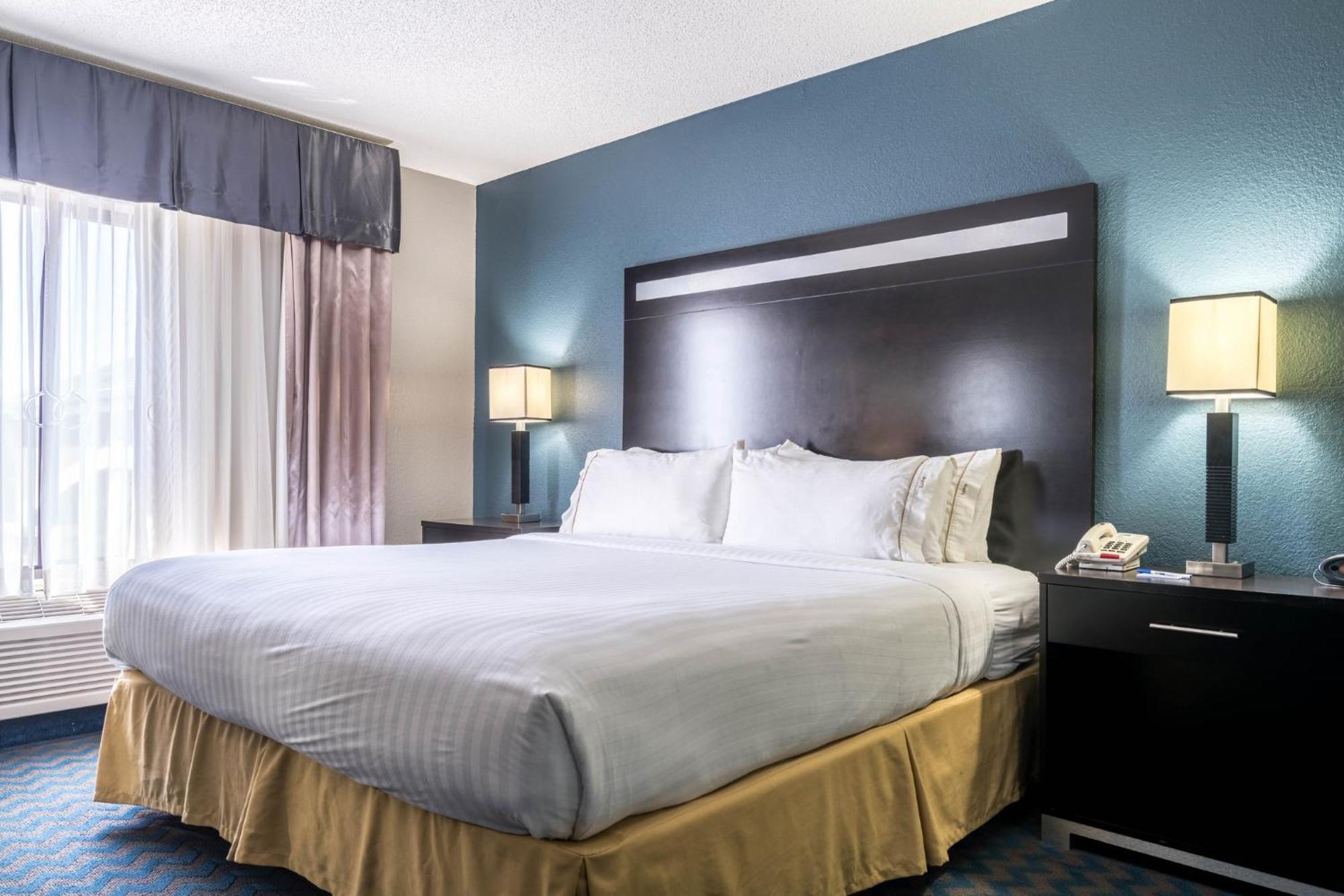 Holiday Inn Express & Suites Roanoke Rapids By Ihg מראה חיצוני תמונה