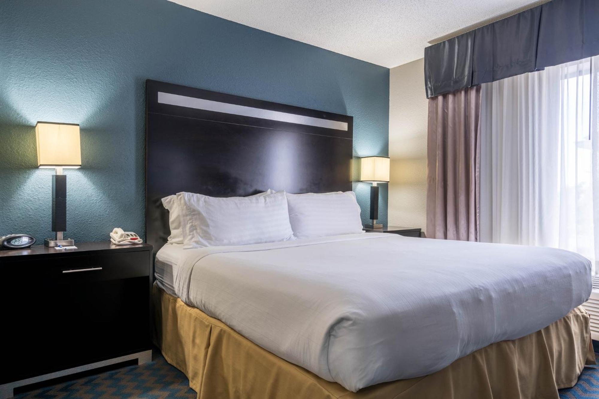 Holiday Inn Express & Suites Roanoke Rapids By Ihg מראה חיצוני תמונה
